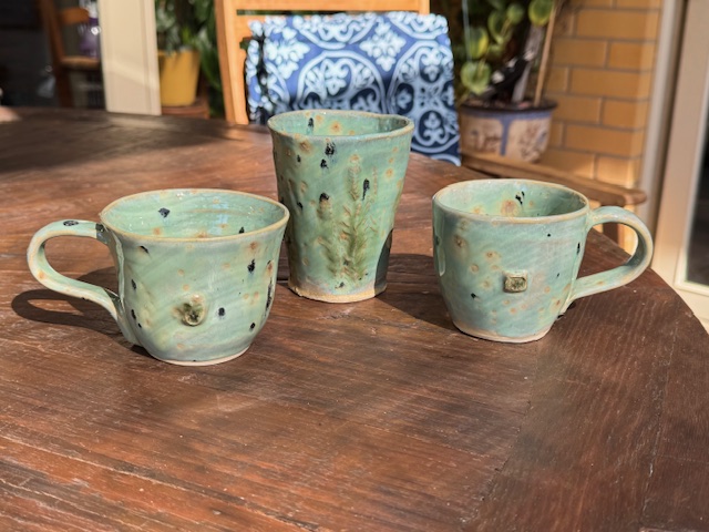 Notley_Liz_green mugsandvase_may25_stoneware Banyule Open Studios